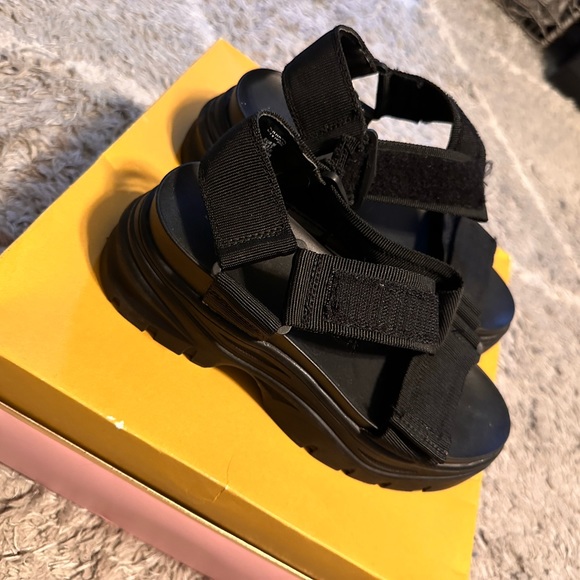 H&M Platform Gladiator Sandals - Picture 3 of 3